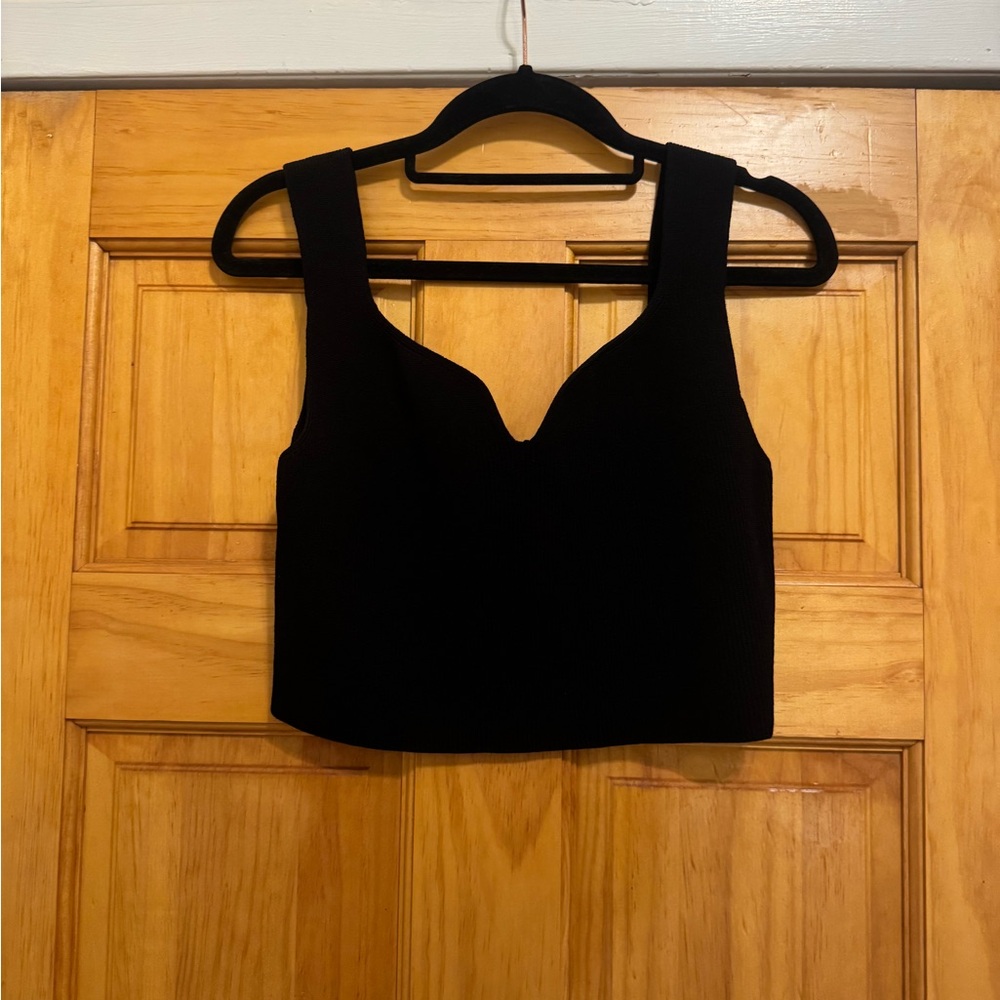 women’s black crop top